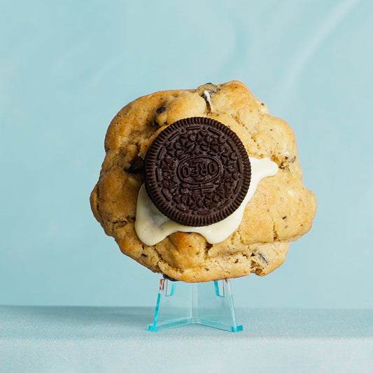 Jumbo Cookies & Cream - The Cookie Dror